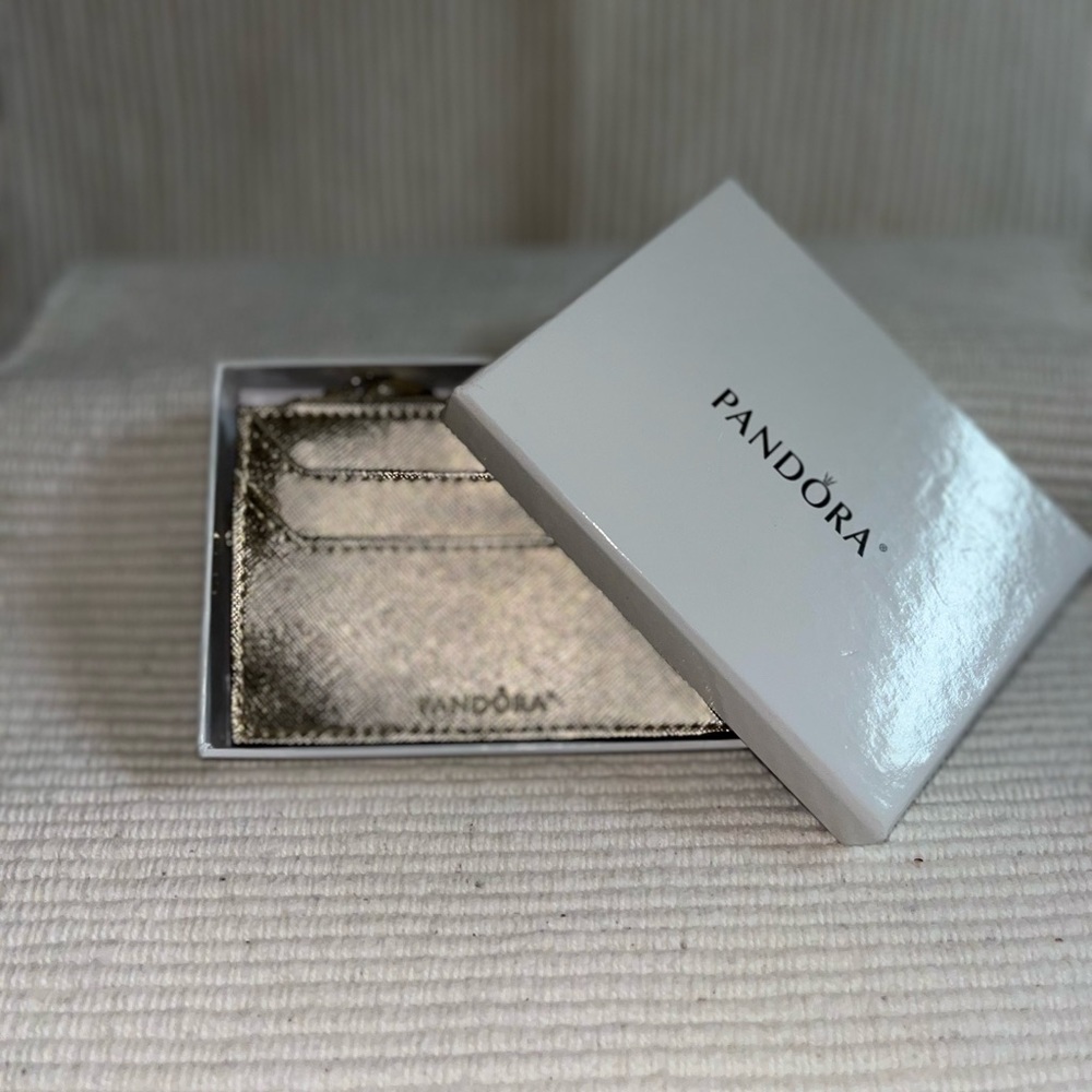 NEW! Pandora Wallet Keychain 🔑 Combo